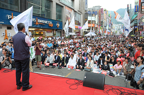 영남권시국대회에서 발언하고 있는 임성규 위원장