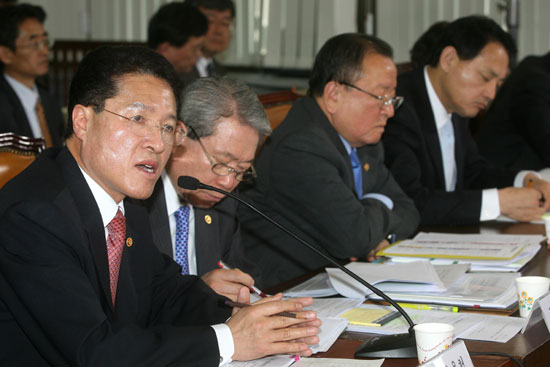 14일 국회 통일외교통상위원회 한미FTA 청문회에 출석한 정운천 농수산식품부 장관