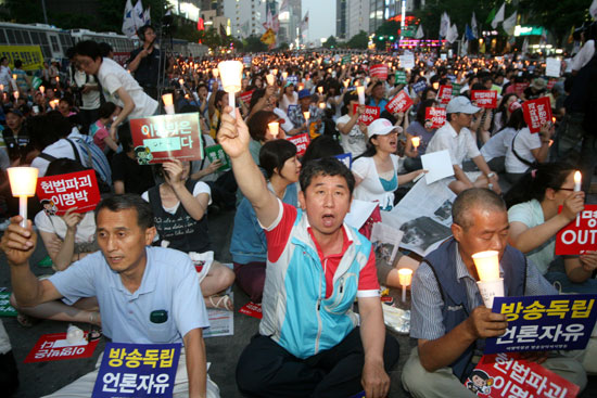 17일 청계광장에서 열린 촛불문화제